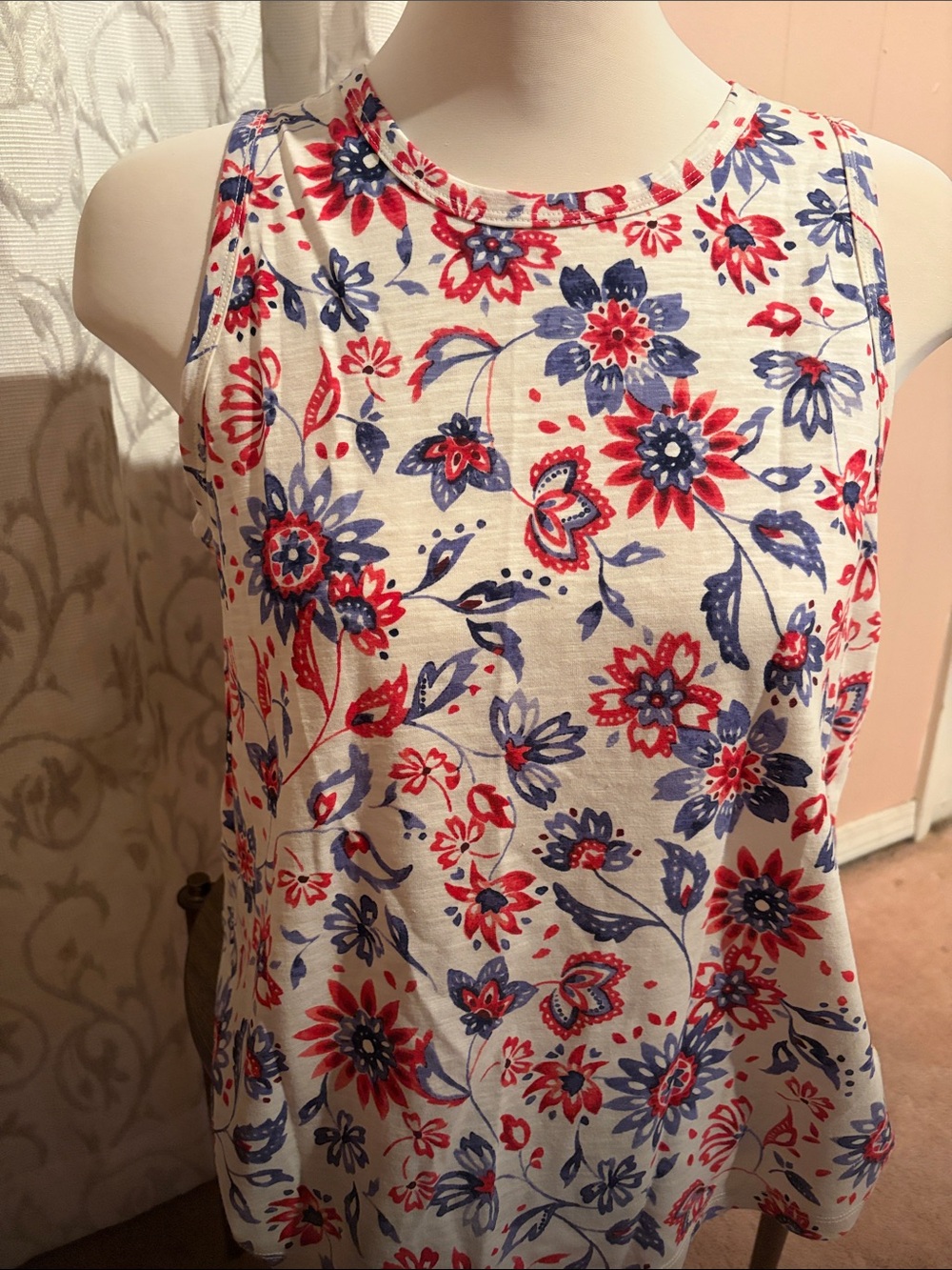 Reitmans Floral Sleeveless Tank Top in Red, Blue & Cream